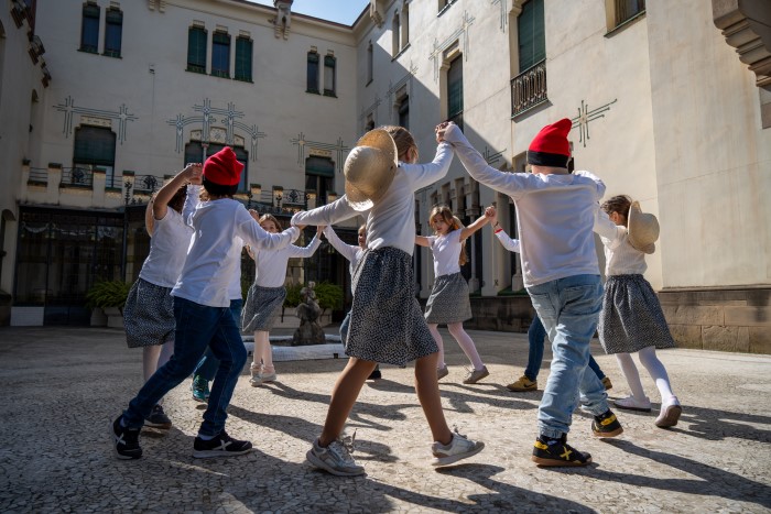 DANSEM + Taller de danses tradicionals en família