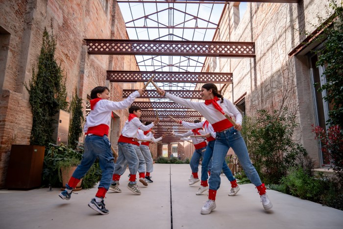 DANSEM + Taller de danses tradicionals per a adults